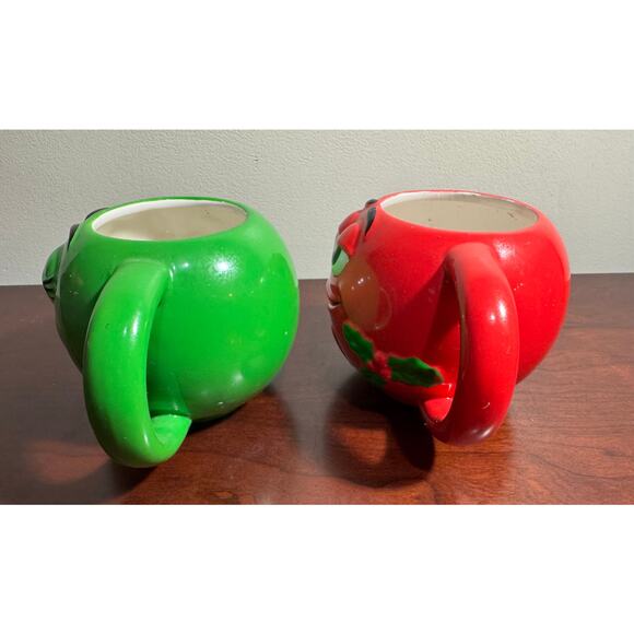 Set of 2 M&M Red & Green Mugs Cups with Holly Rounded 3" Tall Galerie Mars - Picture 4 of 8